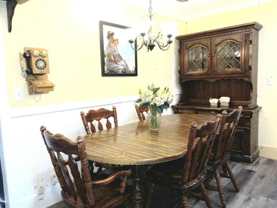 The Goulding Cottage And Farm - 4 Beds, 3 Baths Henrieville ภายนอก รูปภาพ