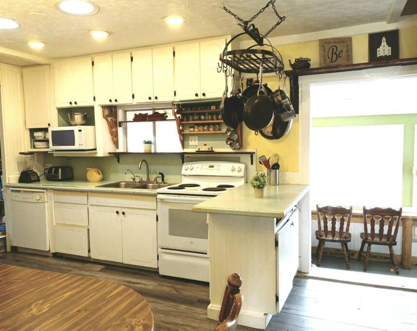 The Goulding Cottage And Farm - 4 Beds, 3 Baths Henrieville ภายนอก รูปภาพ